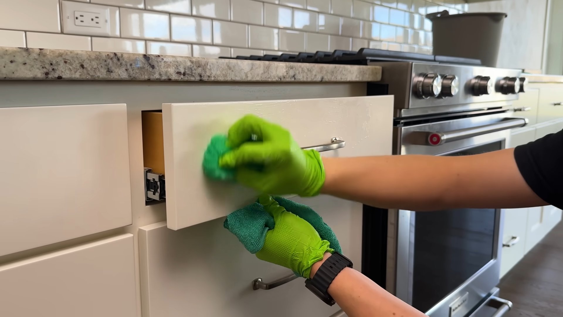 Küchenschränke pflegen DIY