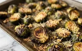 Choux de Bruxelles Rôtis Parmesan Ail Croustillants